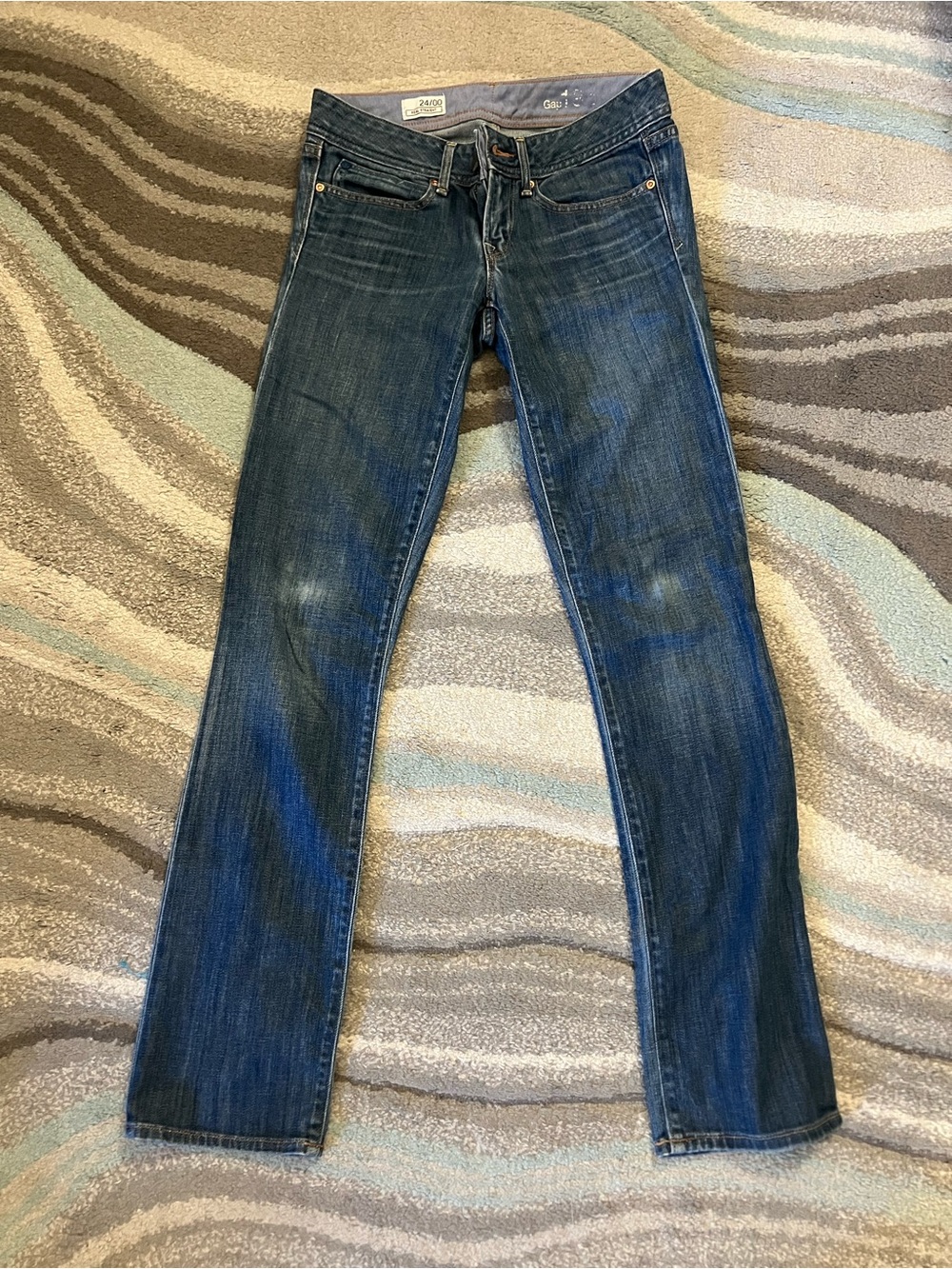 GAP Women’s Straight Leg Jeans in Dark Blue Wash
